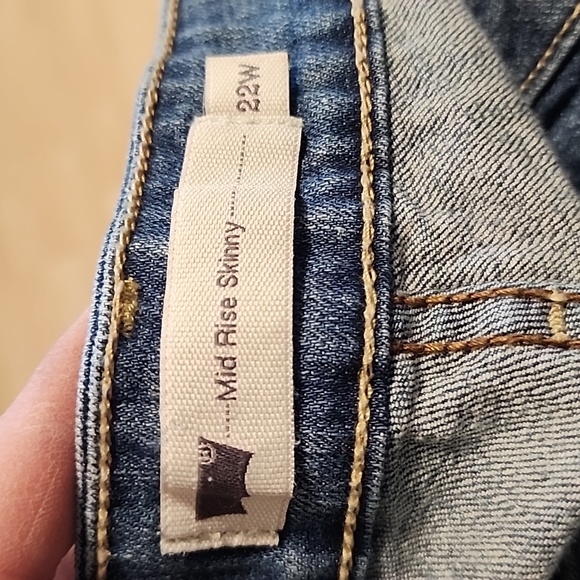 Levi's Mid-rise Skinny Jeans - Picture 3 of 4